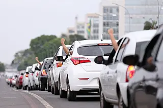 Motoristas de aplicativos e taxistas têm crédito de R$ 150 mil para comprar carro novo