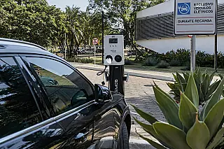 Em 12 anos, elétricos e híbridos serão maioria nas frotas de aplicativos