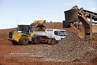 Governo do Distrito Federal recupera estradas com resíduos da construção civil