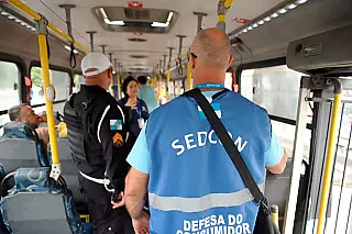 Rio de Janeiro cria 'política' contra abuso de mulheres no transporte coletivo
