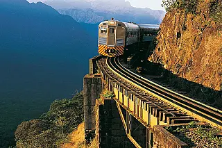 Passeio de trem entre Curitiba e Morretes é um dos mais bonitos do mundo