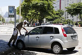 Credencial para vaga preferencial pode ser emitida pelo celular
