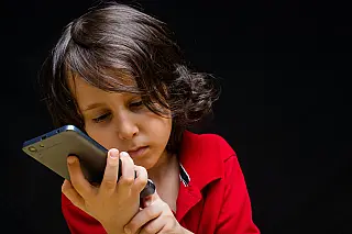 Lei para proteger crianças e adolescentes no ambiente digital está valendo