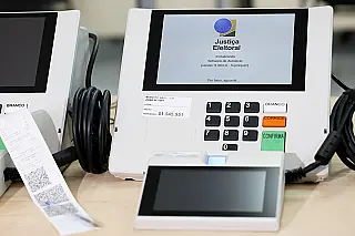 Urnas eletrônicas são alvo de 45% das 'fake news' sobre as eleições