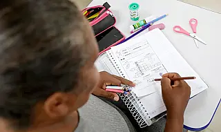 11,4 milhões de brasileiros não sabem ler e escrever nem um bilhete simples