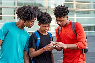 Apostas on-line "roubam" o sonho da faculdade de 34% dos jovens brasileiros