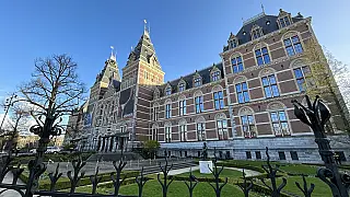 Amsterdã navega entre o sacro e o sacrilégio