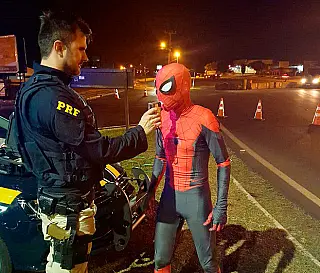 PRF enquadra 2.732 "super-heróis" dirigindo bêbados no Carnaval
