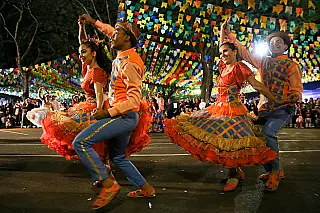 Festa junina é a maior manifestação popular e o sertanejo o gênero musical preferido do Brasil