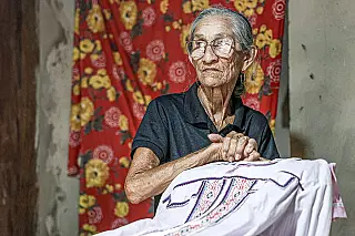 Lei incentiva a atividade profissional de artesãs