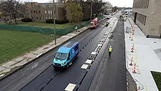 Detroit constrói rodovia que 'carrega' carros elétricos