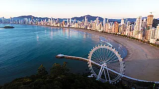 Balneário Camboriú ostenta 7 dos 10 prédios mais altos do Brasil