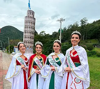 Pedras Grandes constrói réplica da Torre de Pisa