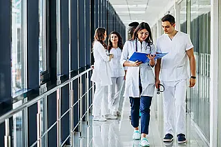 Brasil tem 2,8 médicos por mil habitantes