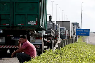 Rodovias são responsáveis por 62% do transporte de cargas no Brasil