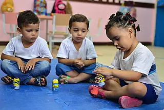 Mães de favelas cariocas não encontram creches para os filhos