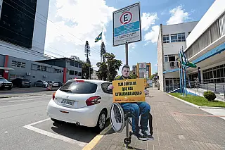 Idoso e PCD podem emitir credencial de estacionamento pelo aplicativo