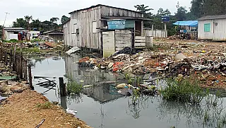 Brasil não avança e continua com os pés no esgoto