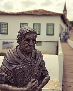 Até Cora 'corou' no calor de Goiás