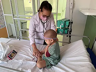 Brasil registra 7.930 casos por ano de câncer em crianças e adolescentes
