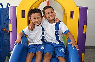 Racismo está presente no banco da escola
