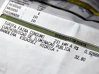 Conta de luz continua com 'bandeira vermelha patamar 2' em setembro