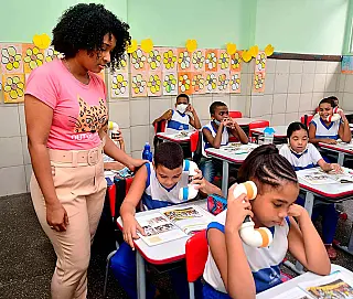 "Chama o VAAR, professor!"
