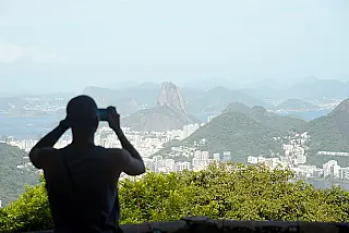 Trilha na Rocinha mostra exuberância da Mata Atlântica
