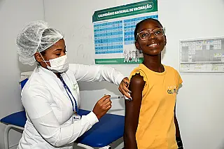 Vacinas da dengue perto do vencimento podem ser aplicadas em pessoas com idade entre 4 e 59 anos