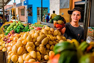 Comércio só poderá funcionar em feriados se a convenção coletiva permitir
