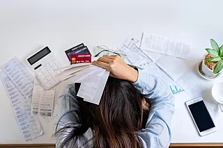 No Brasil, empresas pagam 24,2% de juros ao ano; famílias, 53,9%