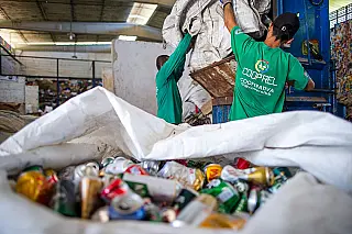 Brasil recicla 97% das latinhas de alumínio, mas ainda joga 41% dos resíduos em lixões inadequados