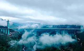 China constrói ponte que atravessa as nuvens